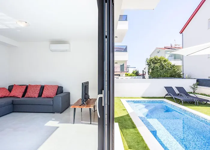 Appartement Sunny Pool By Interhome Trogir