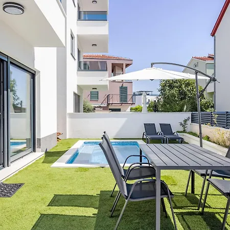 Sunny Pool By Interhome Lejlighed *